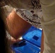 GeileMuschi-82 - GeileMuschi pullert in Tupperbox