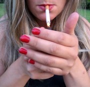 Geiles_Intimpiercing - *Userwunsch* Ich rauche eine Zigarette & zeige meine Muschi