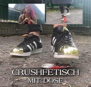 GoddessYasemin – Crushfetisch mit Dose