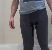 Greggibond - wieder mal geil in meine Leggings gepisst