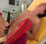 Gummimaus1 - Latex Stiefel rot - 3 DIldos anal