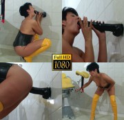 Gummimaus1 - Dicker Sau(g) Dildo an der Wand