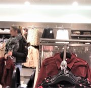HannaSecret – ZU PUBLC ? ANZEIGE ? doppelter Orgasmus im Einkaufszentrum