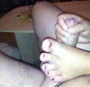 Heisses-Girl1980 - Sperma auf die Füße !!