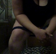 Hiddenwoman - In die Schüssel gepinkelt