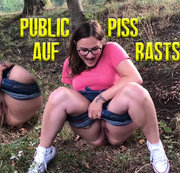 HollyBanks – Public Piss auf Rastplatz