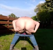 Horny-Babe – Mein erstes Pissvideo