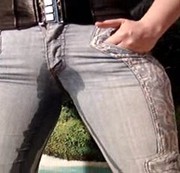 HotAngels01 - In die Jeans gepisst