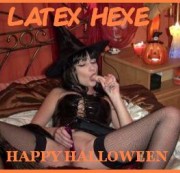 HotPussyXXX - SEXY HEXE IM LATEX OUTFIT UND 2 DILDOS