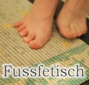 HotRide82 - Fussfetisch im Badezimmer