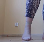 IssabellaBdsm – Crush – in sehr hohen Absätzen und in Nylonsocken