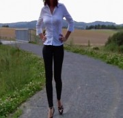 Jakinda - Leggings und High Heels