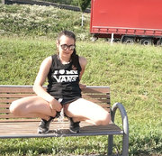 Jenny_Stella – Alle haben mir zugeschaut – Pipi + Orgasmus auf der Raststätte!