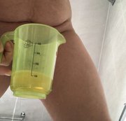 Jennymoney – 100 ml pisse zum Mittag