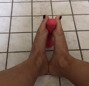 JolineJoy – Mein erster geiler Footjob vor der Kamera!!