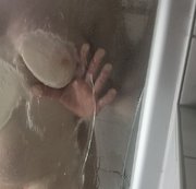JosyRed – In der Dusche überrascht