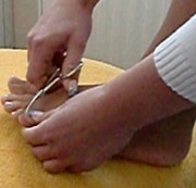 JungespaarA – Fußnägel schneiden