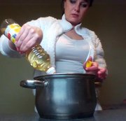 Kattypretty – Kate sexy prepairing the dinner