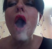 Kattypretty – Kate smoking two sigarets at once in one hand