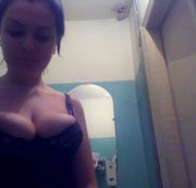 Kattypretty – Kate washing the dishes and talking to you with her tits out of bra