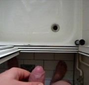 Kuppe6 - In die Dusche gepinkelt