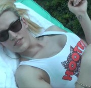 LV-TrannyCouple - HOOTERS-GIRL GEFICKT!