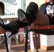 LadyAlegria - Stiefelvoyeur filmt heimlich beim Relaxen!