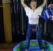 LadyAnna85D - Angekettet - Wetlook in der Fickhose