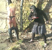 LadyVampira - Peitschenhiebe für Transe - Outdoor
