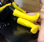 LatexDenise – Deine Melkschlampe in einem ganz besonderen Gummioutfit