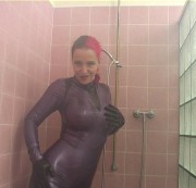 Latexcult - Duschen und Nebel