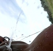 Latinababy - PISSEN mit einem Bein oben