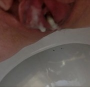 Laura21xxx - Pipispalte plätschert , Pussysaft läuft