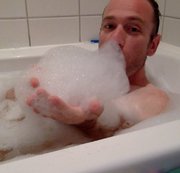 Lawrence77 – Mir ist so heiß hier in der Wanne…!