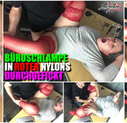 Lawrence77 - Büroschlampe in roten Nylons durchgefickt