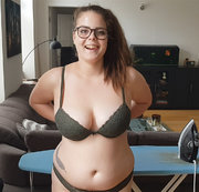Lea-Lovebird – Lieber FICKEN statt bügeln!