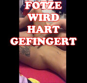 LiamX – 18 Jährige Skinny Fickfotze wird hart gefingert