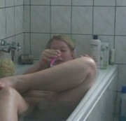 LindsayLove - Beine in der Wanne rasiert