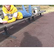 Lisa-Sack – Naiven Bücherwurm im Park aufgerissen