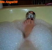 LittleAngel26 - Füsse in der Badewanne
