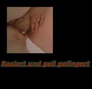LittleCam - Rasiert und geil gefingert