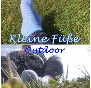 LittleMissMiau – Kleine stinkende Füße in Socken draußen