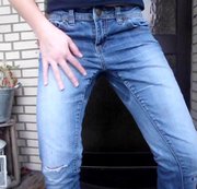 Love1995 – Meinen Schlüssel vergessen… Und muss so nötig Pipi #Jeanspiss