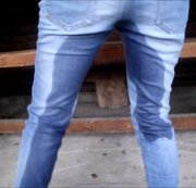 Love1995 – Spaziergang mit Hindernissen #Jeanspiss vom feinsten # Er pinkelt mich zur Strafe an.
