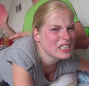 Lovely-Fetish – Clip 17Lil Lili Spanked fürs Danebenbenehmen – MIX!
