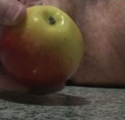 LuckyBoy104 - Apfel im Arsch+Abspritzen