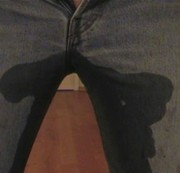 LuxusPissNelke – In Jeans gepisst….