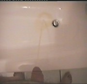 MBV - Badewanne bepißt