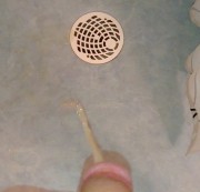 MarcFun - Dringend aufs Klo - Hostel-Dusche vollgepisst