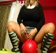 Miss-Busty-MilF - Das knallrote Gummipferd